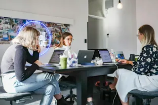 7 Warning Signs Your Business Needs a Digital Advertising Agency