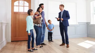 How Working with a Realtor Benefits a Buyer
