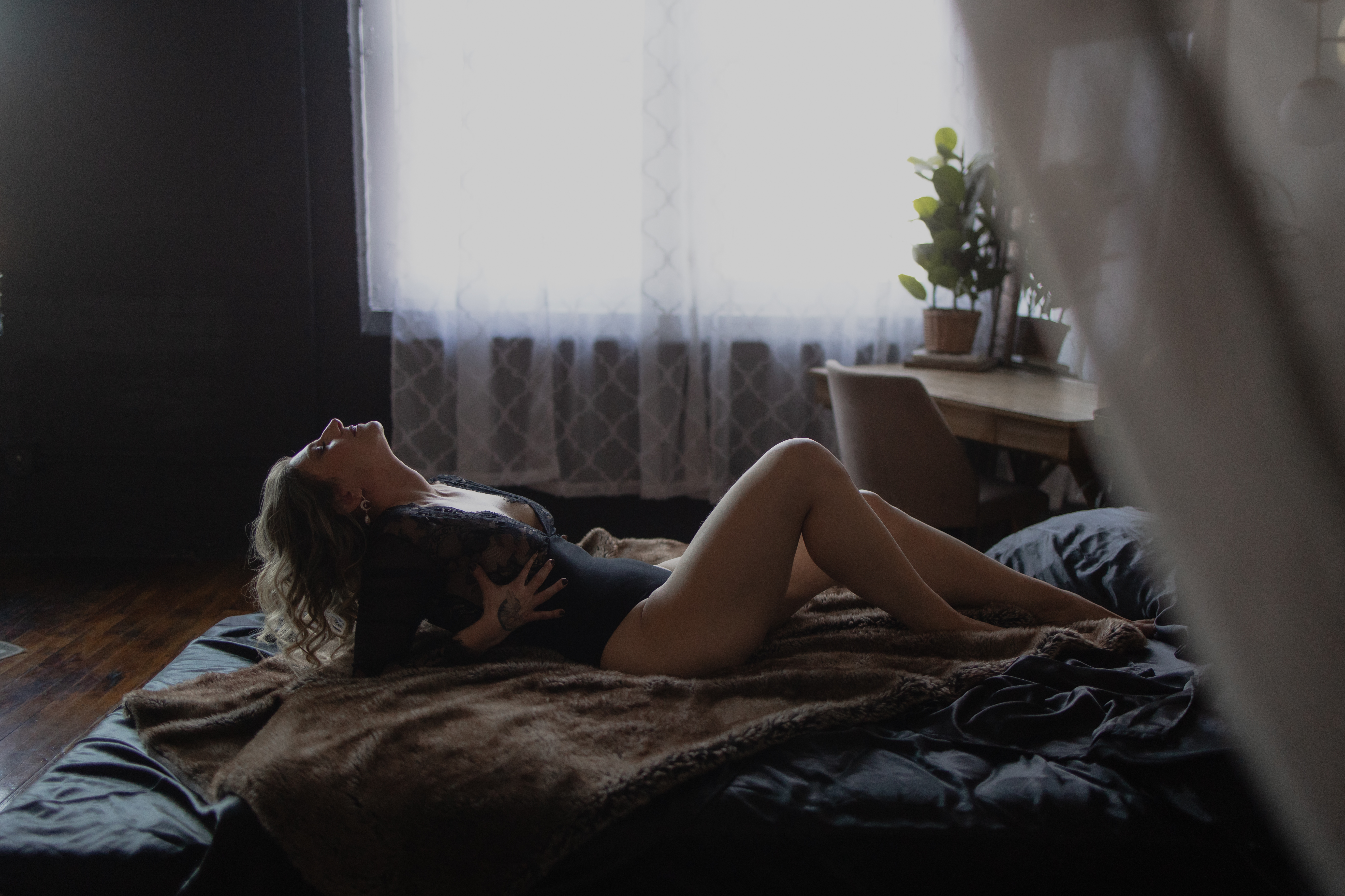 How a Boudoir Session Can Improve Your Relationship (More Than You Think)