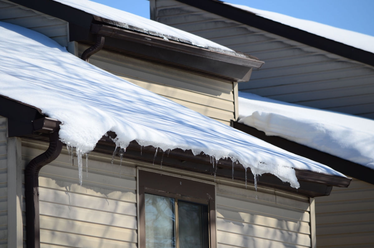 How Winter Thaw Cycles Cause Hidden Roof Damage in the Quad Cities