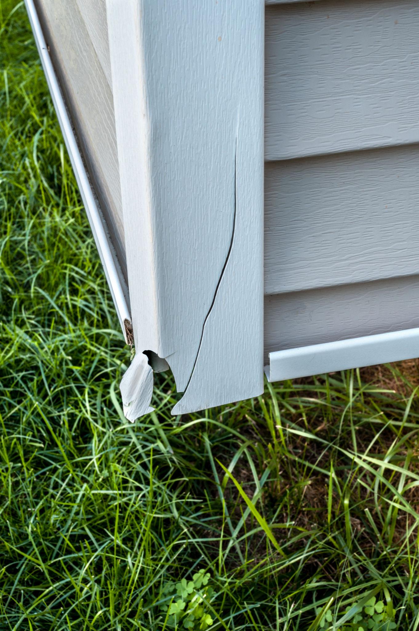 Why Siding Fails First Near the Ground in the Quad Cities