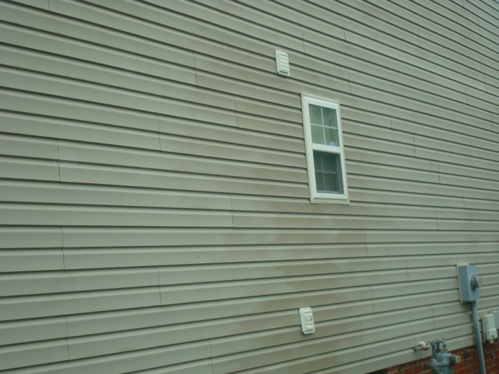 Why Your Siding Looks Dirty After Winter Even When There’s No Damage
