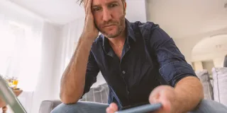 Warum textbasierte Kommunikation das Telefon im Vertrieb ablöst – Telephobie, KI und 59 % weniger Anrufe