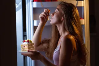 Sleepless Nights Could Be Driving Your Cravings 🍩😴