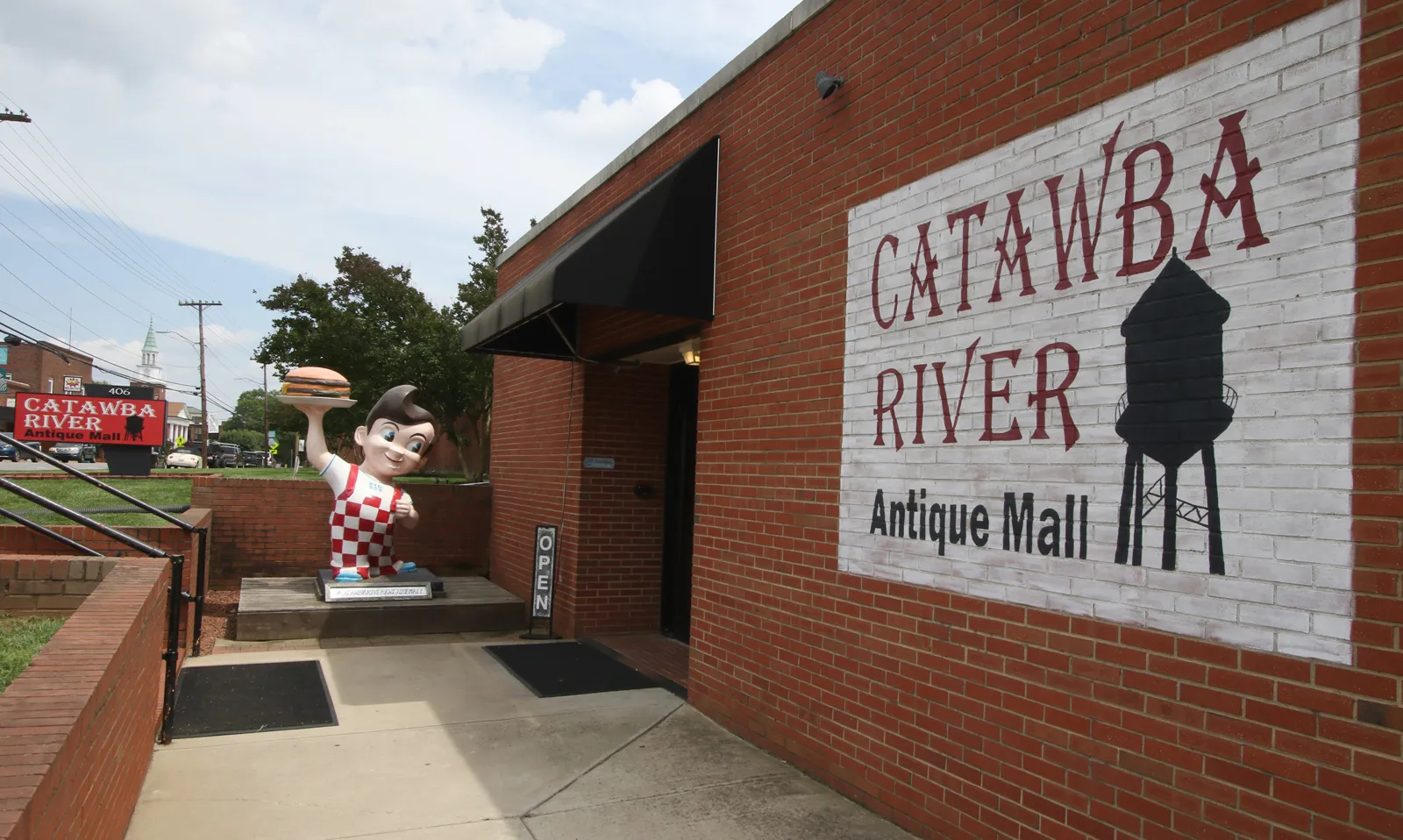 🛍️✨ Step Back in Time at Catawba River Antique Mall — Where History Meets Heart! 