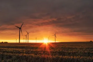 Renewable Energy and Energy Efficiency: How Solar and Wind Can Work Together for a Greener Future