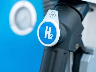 The Hydrogen Renaissance: Why Cummins' New Engine is Forging a New Path in the Zero-Emissions Race