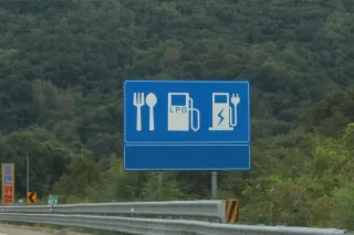 Gas Stations Position Themselves for EV Growth through Clean Energy Hub Partnerships