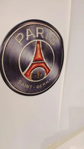 Impression murale sur tous supports à Paris : verre, bois, plâtre, métal… tout devient possible !