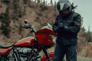 The transition from carburetors to fuel injection in Harley-Davidson