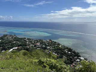 La Montagne Magique : randonnée courte avec vue imprenable sur les baies et le lagon