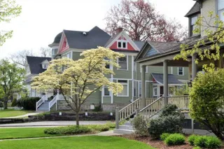 Homes are now selling for roughly 1% below asking price the largest discount since 2020