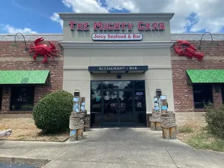 🦀 Crack Open Flavor at The Mighty Crab in West Monroe