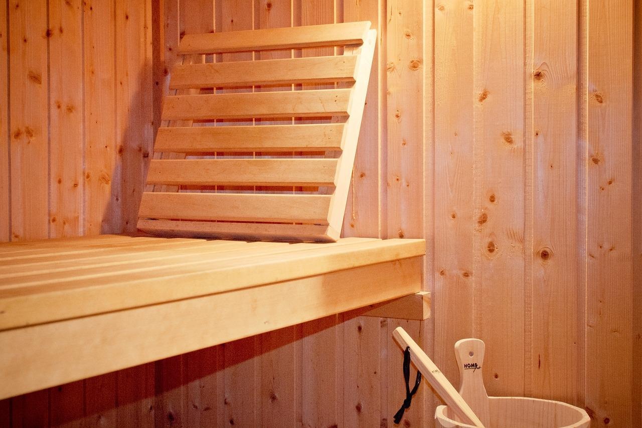 Infrared vs Traditional Saunas: Benefits Compared