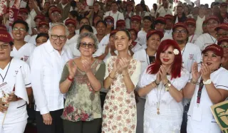 Presidenta en asamblea de Salud Casa por Casa en Campeche