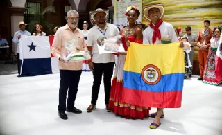 Recibe Presidente Municipal de Xalapa a participantes del Festival InspirArte