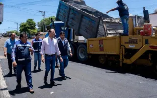 Recorre Alcalde Juan Manuel Unánue obra de pavimentación de la calle Carranza