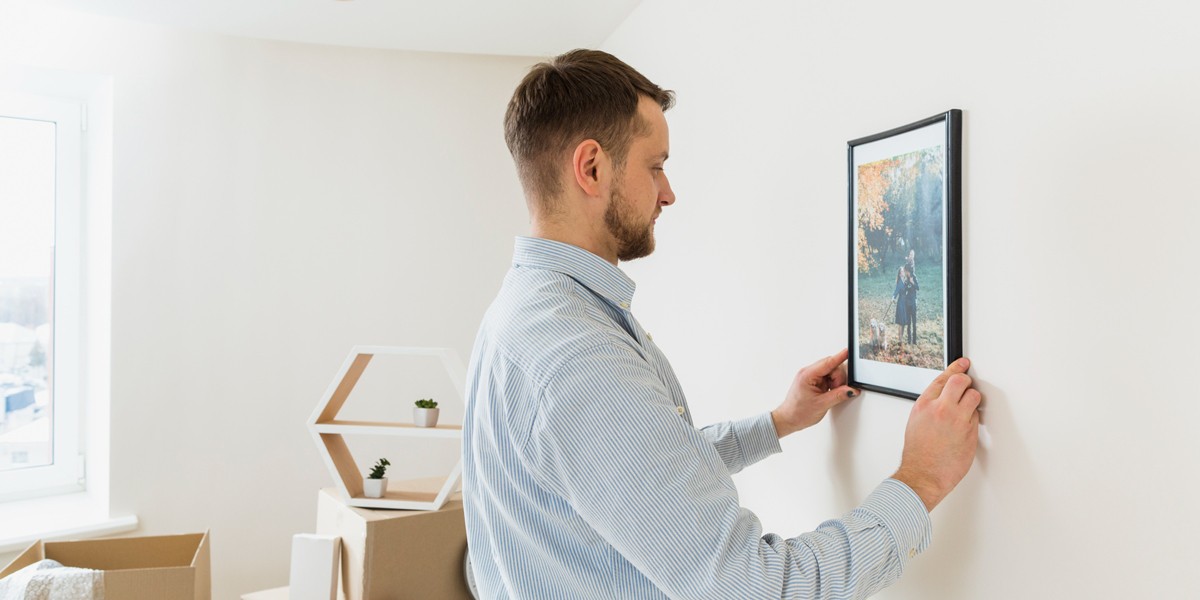 How Do You Choose the Right Picture Frame Wall Mount for Any Wall?