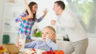 Quando in famiglia si parla solo per litigare: cosa c’è davvero sotto i conflitti?