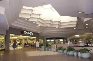 🛍️Why Janesville Mall Is Still the MVP of Small-Town Shopping Sprees