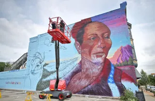 🎨Discover Janesville’s Vibrant Art Infusion: Downtown Murals That Speak Volumes