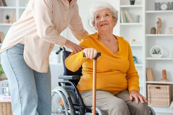 How to Tell if Your Elderly Parent Needs Home Care