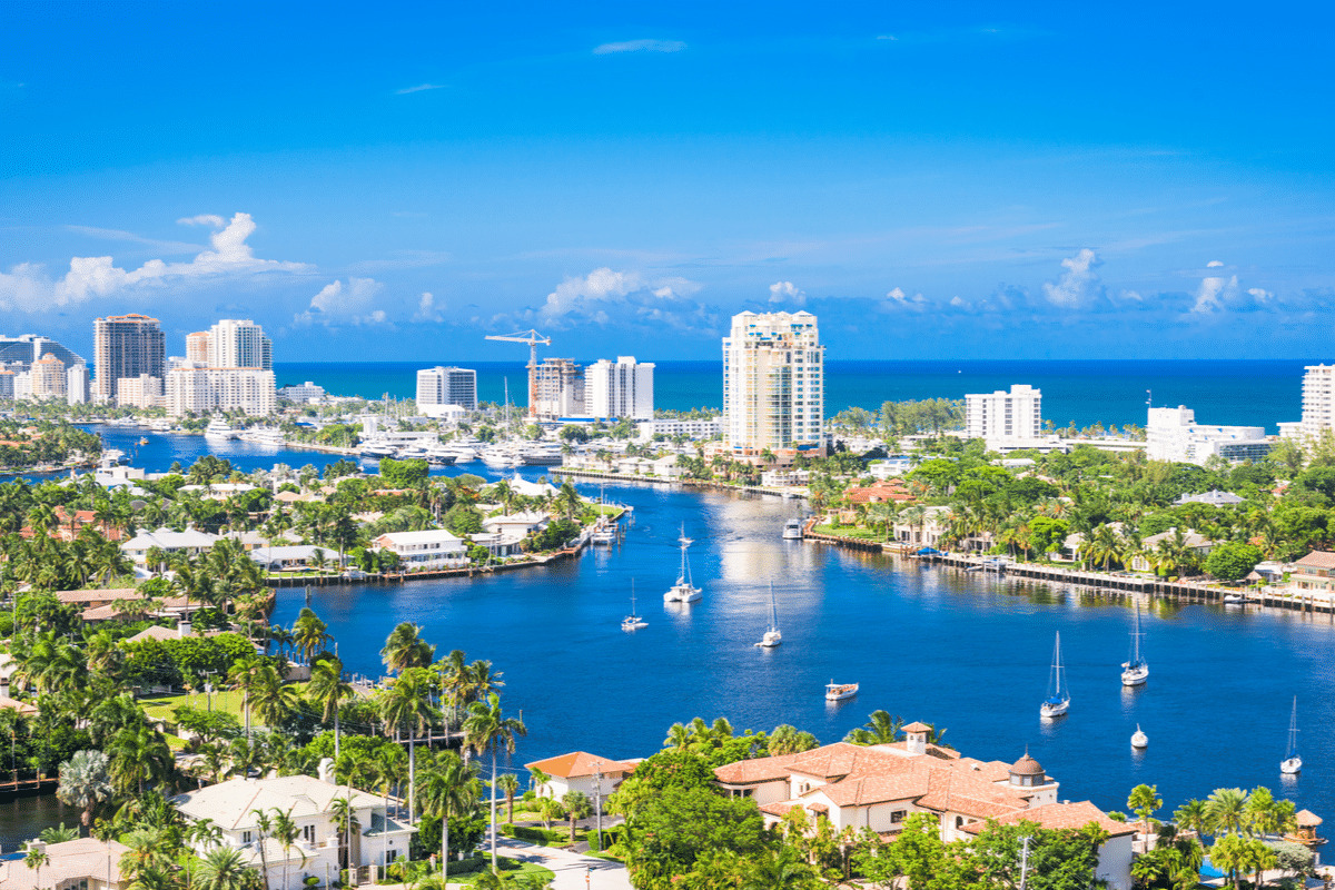 Best Scenic Drives Around Fort Lauderdale: Intracoastal Waterways, Ocean Boulevard, and Coastal Routes – Fort Lauderdale, FL (Onyx Unlimited Car Rentals) 🚗🌴