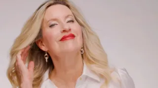 Makeup for Women Over 50: Champagne Shimmer with a Bold Red Lip 💄