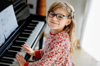 Best Age to Start Piano Lessons: A Parent’s Guide for Fort Saskatchewan Families