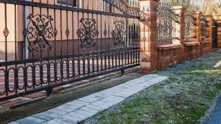 Choosing and Maintaining the Perfect Fence for Your Home: A Comprehensive Guide