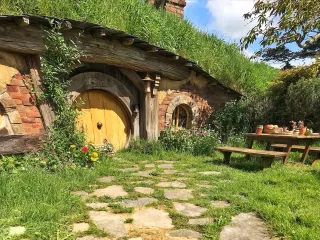 8 Hobbiton Facts You Should Know: A Hobbiton Review