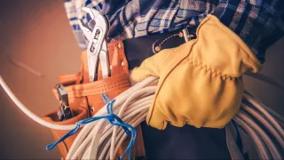 How to Choose the Right Commercial Electrician in Stoneham