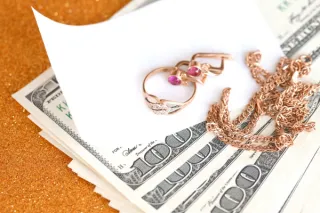 Pawn Loan vs. Selling: What’s the Real Difference?