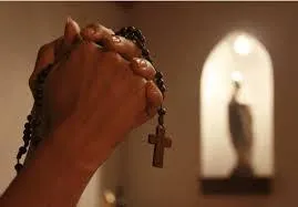 La importancia del rezo del Santo Rosario para la vida del creyente católico