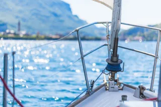 Conheça as Partes de um Veleiro e Seus Usos