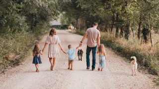 Embracing a Balanced Family Life in the Digital Age