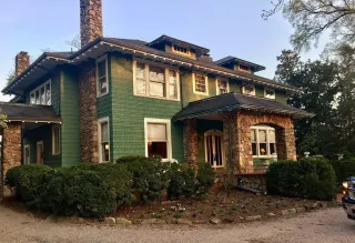 🥂 Old-World Charm in the Queen City: A Day at The VanLandingham Estate



