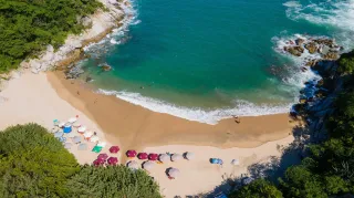 Real Estate in Travel Destinations: A Guide to Paradise Living and Investing