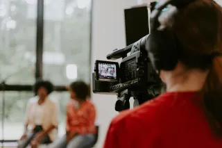 Stop Blending In: 5 Ways to Position Yourself as an Authority in your Field 