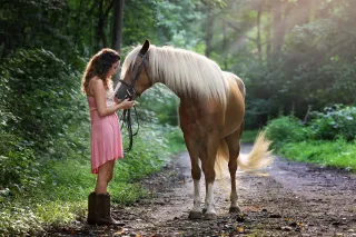How Equestrian-Focused Therapy Enhances Strength and Mobility