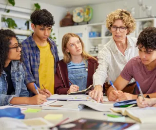 How Peer Tutoring Reading Strategy Enhances Small Group Learning