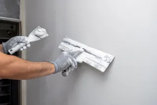 Enduits, Rebouchages et Lissages : Les Clés d'une Préparation de Surface Réussie