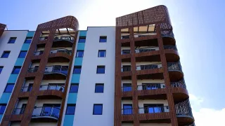 Real Estate Syndications and Economic Indicators: Making Informed Investment Decisions