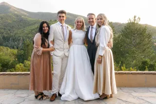 The Secret to Stress-Free Family Photos on Your Wedding Day