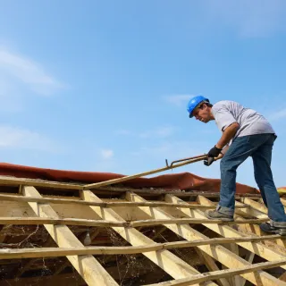 Pourquoi faire appel à un couvreur zingueur à Talence pour vos travaux de toiture ?