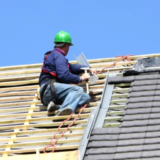 Rénover sa toiture en Gironde : les solutions de JV Habitat pour une maison protégée