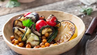 Plant Based Breakfast Bowl Lake Balboa CA: Enjoy Fresh Vegan Bowls at Leo’s Superfood Vegan Cafe