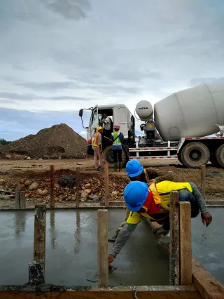 Benefits of Hiring Professional Concrete Contractors for Your Sidewalk Project