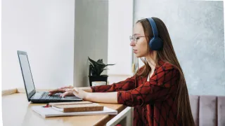 The Juggling Act: Balancing Career and Side Hustle