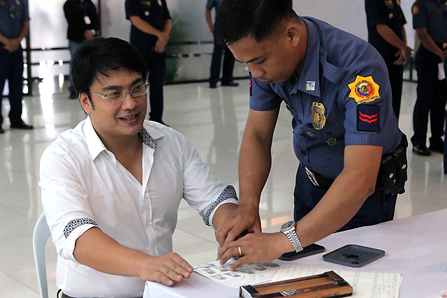 🚨 Senate Watch | Bong Revilla Surrenders at Camp Crame Over ₱92.8-M ‘Ghost’ Project Case